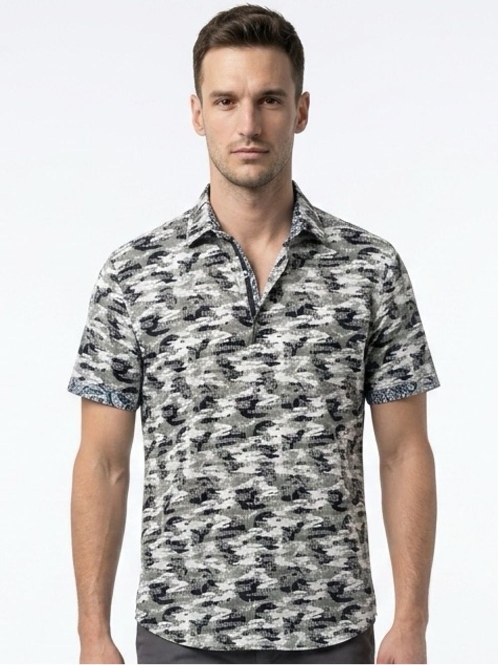 ROBERT GRAHAM | Short-Sleeve Camouflage Print Button Down Shirt Men’s Size M